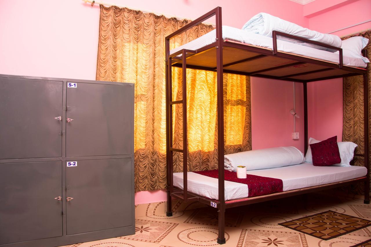 Mount Blue Tourist Hostel - Покхара Екстер'єр фото